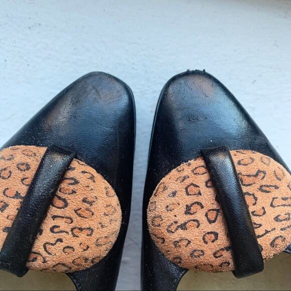 Vintage 90s Kitten Heels | Black Leather Leopard Medallion | Size 8.5 - Picture 6 of 6